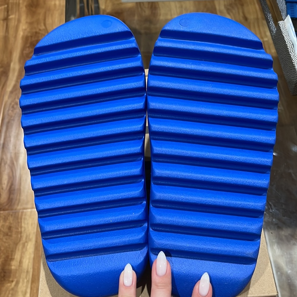 Yeezy slides - Picture 5 of 6